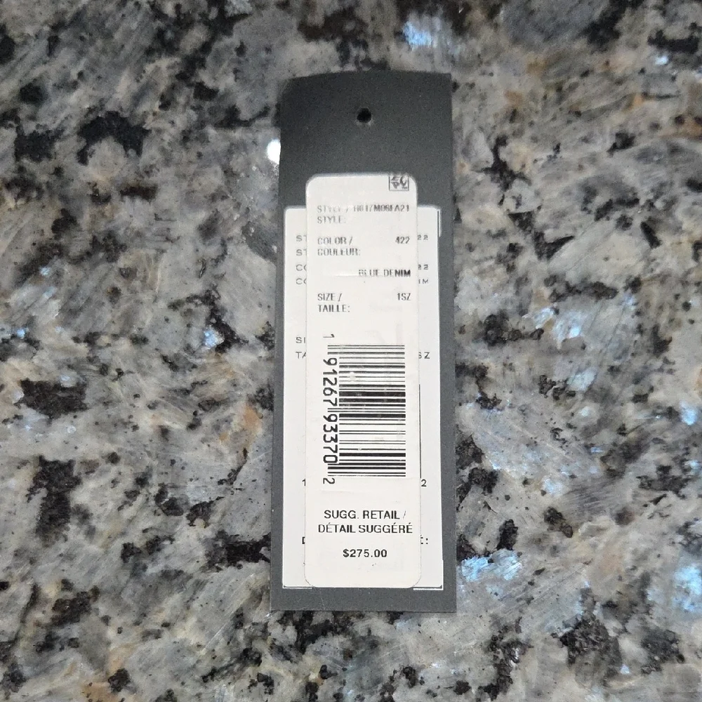 Marc Jacobs Gray and White Tag 10x13 - Picture 4 of 4